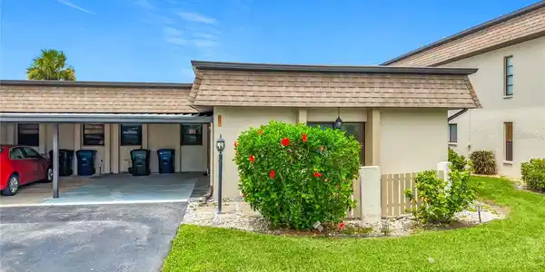 1716 LAKESIDE DRIVE