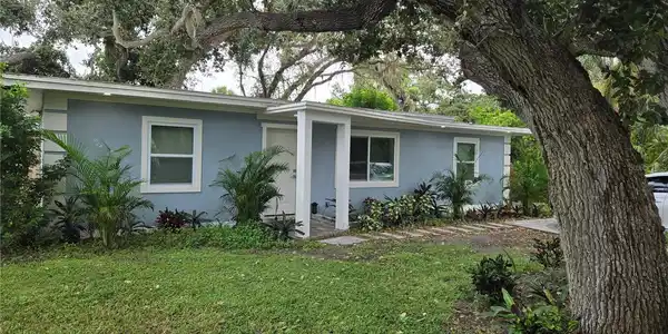1112 SUNSET AVENUE