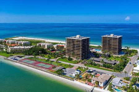 7600 BAYSHORE DRIVE