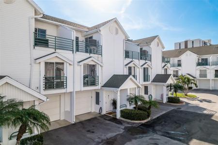 320 ISLAND WAY