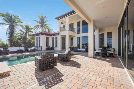 825 TROPICAL CIRCLE