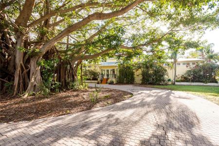 3212 BAY DRIVE