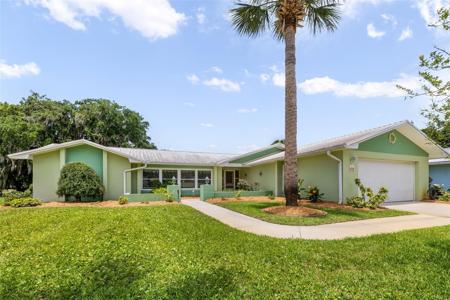 8 COURTNEY PLACE
