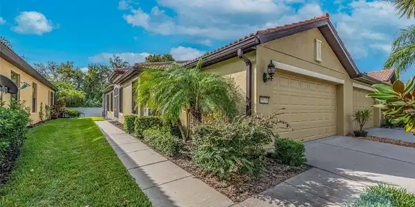 5533 SUNSET FALLS DRIVE