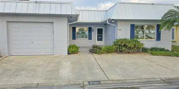 6587 SAHARA DRIVE N