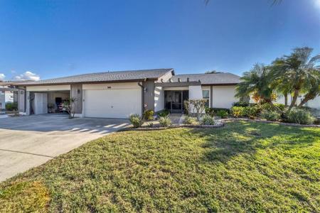 543 FOXWOOD BOULEVARD