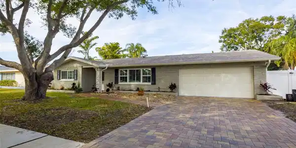 2452 GLENANN DRIVE