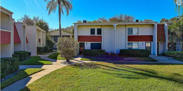 2933 PINE CONE CIRCLE