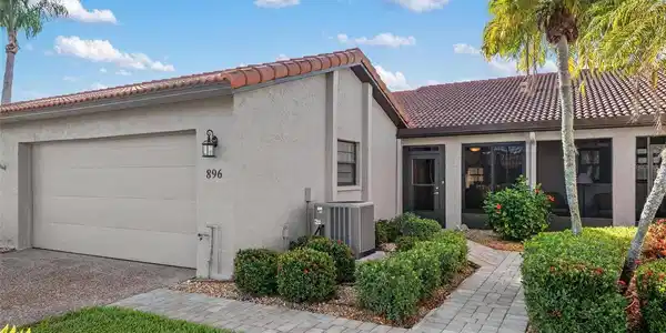 896 COUNTRY CLUB CIRCLE