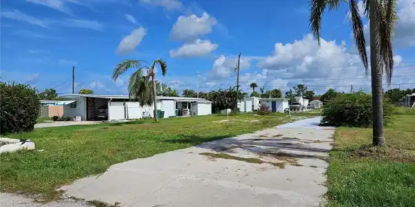 309 CALLE LIANA
