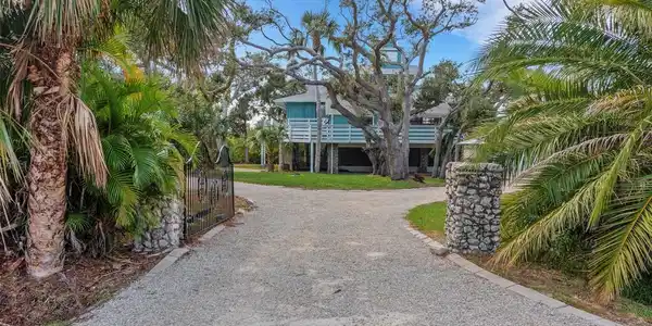 4910 LEMON BAY DRIVE