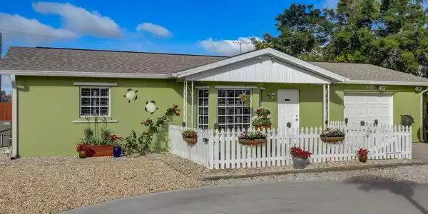 435 SUNNYSIDE DRIVE