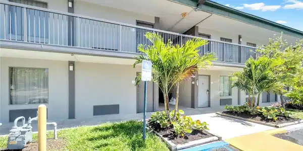 7150 N TAMIAMI TRAIL