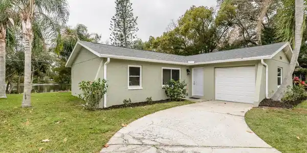 1500 COUNTRY LANE W