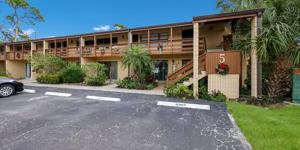 5 QUAILS RUN BOULEVARD