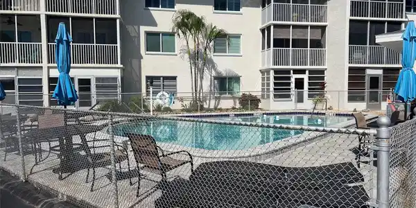 708 TAMIAMI TRAIL S