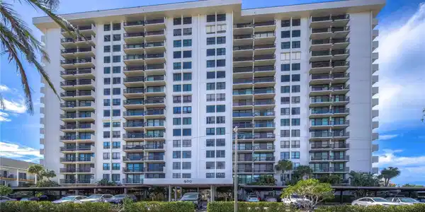 400 ISLAND WAY