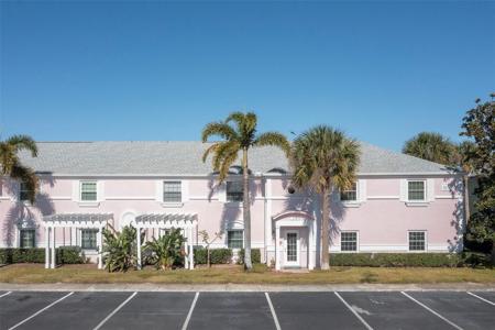 215 SEAHORSE DRIVE SE