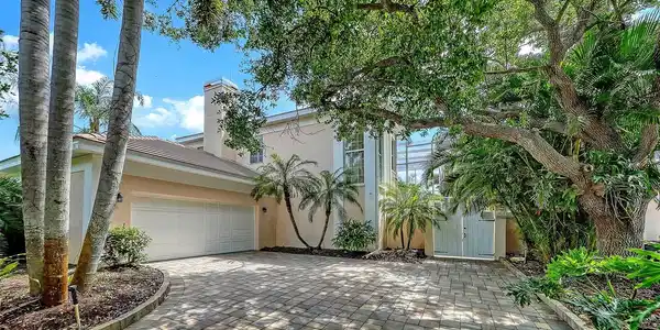 61 BAYHEAD LANE