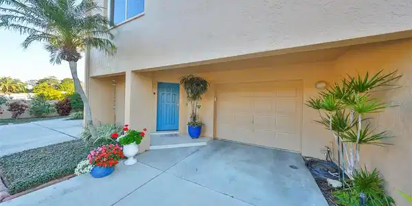 1605 ROYAL PALM DRIVE S