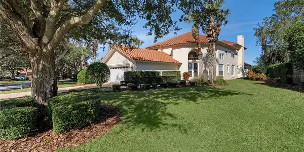 2 LAGUNA COURT