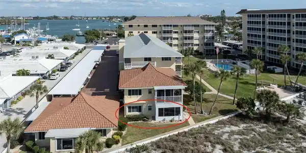 1200 TARPON CENTER DRIVE
