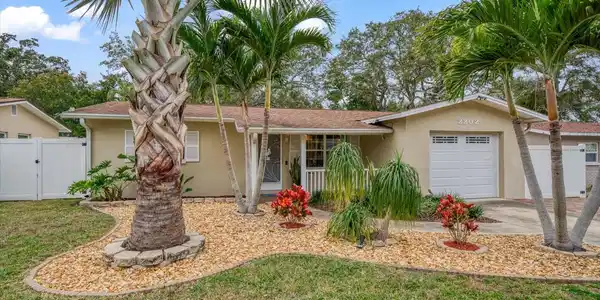 2202 LAUREN DRIVE