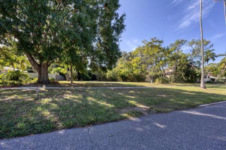 456 ACACIA DRIVE