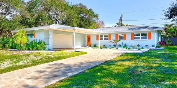 665 CRESCENT DRIVE