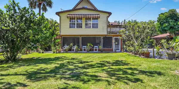 606 DICKMAN DRIVE SW