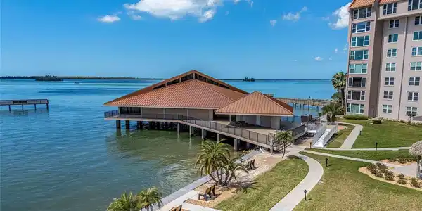 620 EDGEWATER DRIVES