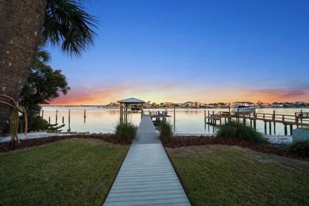 859 BAY ESPLANADE