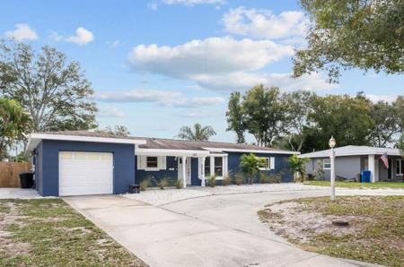 1921 COUNTRY CLUB ROAD N