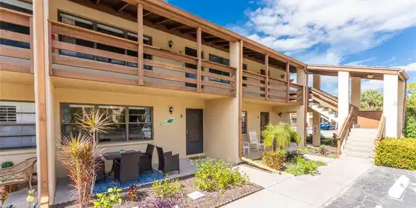 12 QUAILS RUN BOULEVARD