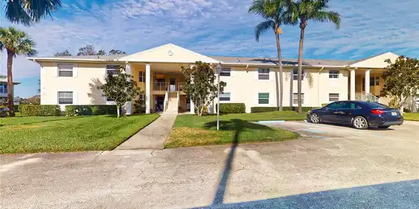 400 GROVE ISLE CIRCLE