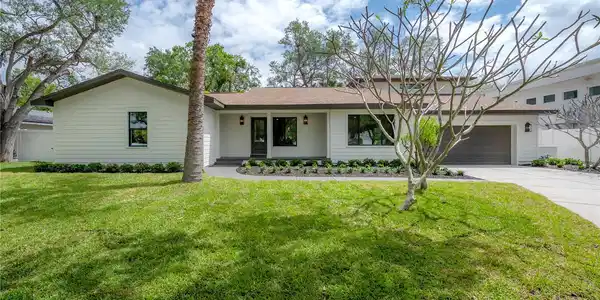 471 W DAVIS BOULEVARD