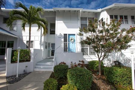 828 AUDUBON DRIVE