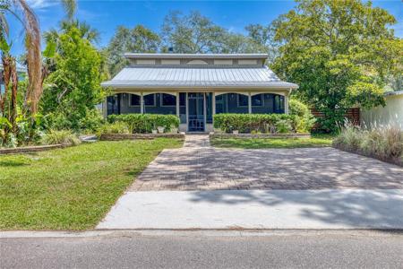 2835 SUNSET DRIVE