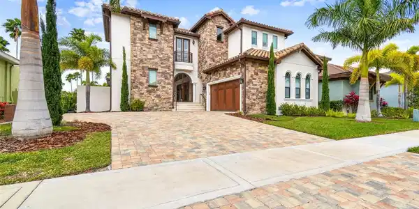 6108 LAGOMAR LANE