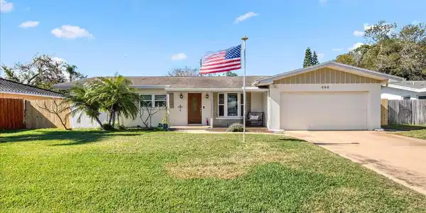 698 PINECREST DRIVE