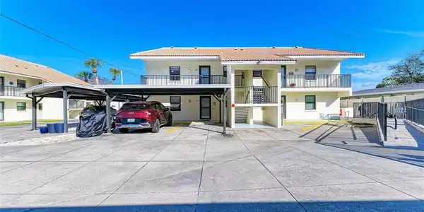 525 BARCELONA AVENUE