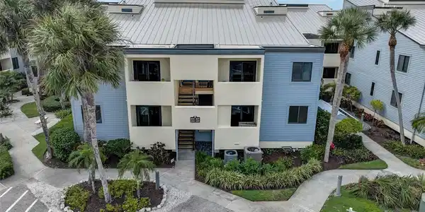 700 GOLDEN BEACH BOULEVARD