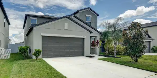 831 OLIVE CONCH STREET