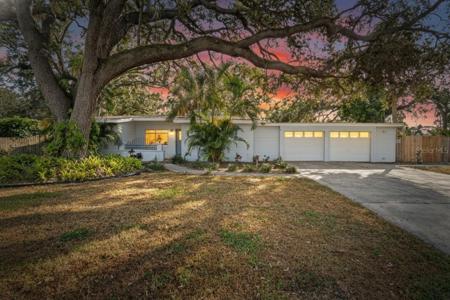 4634 W SUNSET BOULEVARD