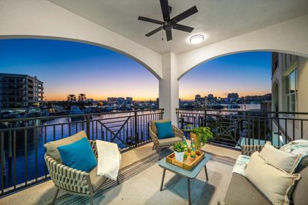 211 DOLPHIN POINT