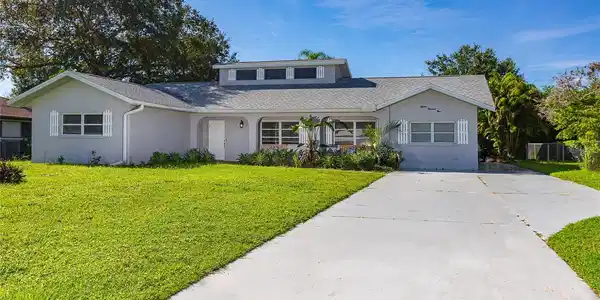 1509 CREST DRIVE