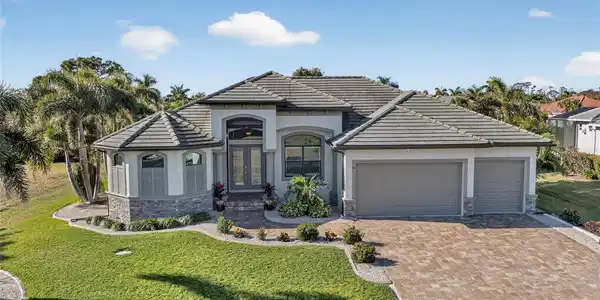 8 WINDWARD ROAD