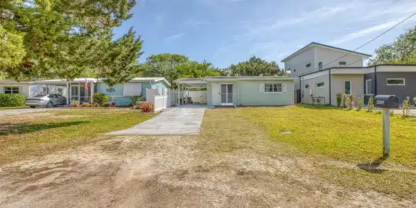 3209 SAXON DRIVE