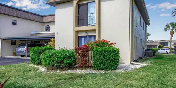 1728 LAKESIDE DRIVE