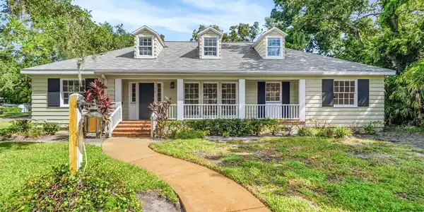 1585 SOUTH DRIVE